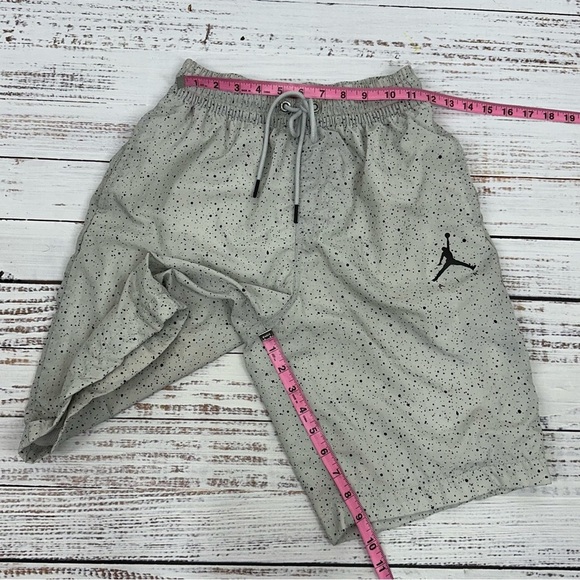 Nike Air Jordan Men’s size XS Gray Poolside Cement Training Shorts - Picture 12 of 13
